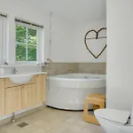 2 Bedroom Beautiful In Nykobing Sj בית נופש